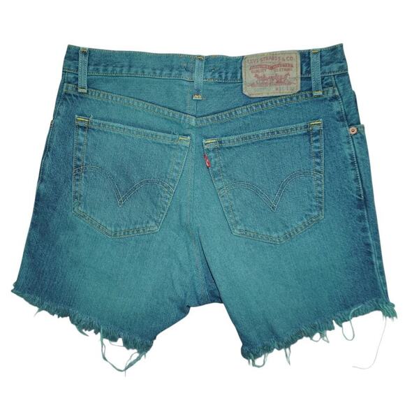 Nasty Gal x Levi’s Reworked Button-Fly Cutoff Shorts – Size M / W32 - Picture 3 of 4